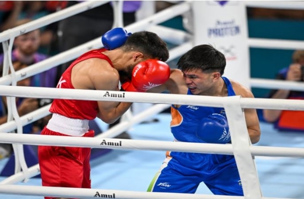 ਭਾਰਤ ਦੇ ਜਦੂਮਣੀ ਸਿੰਘ ਨੇ ਪਾਕਿਸਤਾਨੀ ਮੁੱਕੇਬਾਜ਼ ਨੂੰ ਹਰਾ ਕੇ 2026 ਰਾਸ਼ਟਰਮੰਡਲ ਖੇਡਾਂ ਦੇ ਕੁਆਰਟਰ ਫਾਈਨਲ ਵਿੱਚ ਪ੍ਰਵੇਸ਼ ਕੀਤਾ।
