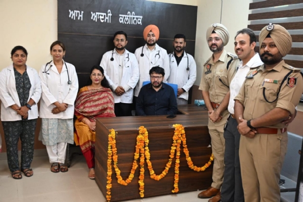 ਕੇਂਦਰੀ ਜੇਲ੍ਹ ਹੁਸ਼ਿਆਰਪੁਰ ਵਿੱਚ ਆਮ ਆਦਮੀ ਕਲੀਨਿਕ ਦੀ ਸ਼ੁਰੂਆਤ ਮੌਕੇ ਕੈਬਨਿਟ ਮੰਤਰੀ ਡਾ. ਰਵਜੋਤ ਸਿੰਘ।