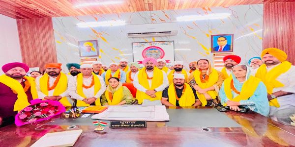 ਆਸ਼ੂ ਉਪਨੇਜਾ ਨੇ ਡੇਰਾਬੱਸੀ ਨਗਰ ਕੌਂਸਲ ਦੇ ਪ੍ਰਧਾਨ ਵਜੋਂ ਸੰਭਾਲਿਆ ਅਹੁਦਾ