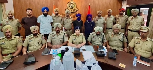 एसएसपी संगरूर रवजोत ग्रेवाल जानकारी देते हुए