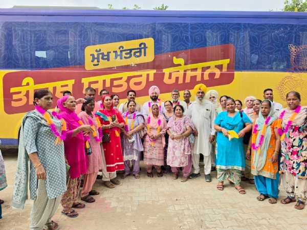 ਬੱਸ ਰਵਾਨਾ ਕਰਦੇ ਹੋਏ ਪਟਿਆਲਾ ਦੇ ਵਿਧਾਇਕ ਅਜੀਤਪਾਲ ਸਿੰਘ ਕੋਹਲੀ।