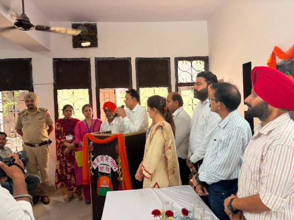 ਵਿਧਾਇਕ ਡਾ. ਅਜੈ ਗੁਪਤਾ ਵਿਦਿਅਰਥੀਆਂ ਨੂੰ ਸੰਬੋਧਨ ਕਰਦੇ ਹੋਏ।