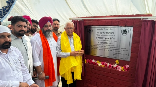 ਮੰਤਰੀ ਬਰਿੰਦਰ ਗੋਇਲ ਲਿਫ਼ਟ ਸਿਸਟਮ ਆਧਾਰਿਤ ਨਹਿਰੀ ਸਿੰਚਾਈ ਪ੍ਰਾਜੈਕਟ ਲੋਕ ਅਰਪਣ ਕਰਦੇ ਹੋਏ।