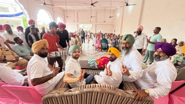 ਲੋਕ ਮਿਲਣੀ ਦੌਰਾਨ ਲੋਕਾਂ ਦੀਆਂ ਸਮੱਸਿਆਵਾਂ ਸੁਣਦੇ ਹੋਏ ਕੈਬਨਿਟ ਮੰਤਰੀ ਹਰਭਜਨ ਸਿੰਘ ਈ.ਟੀ.ਓ. ਲੋਕ ਮਿਲਣੀ ਦੌਰਾਨ ਲੋਕਾਂ ਦੀਆਂ ਸਮੱਸਿਆਵਾਂ ਸੁਣਦੇ ਹੋਏ ਕੈਬਨਿਟ ਮੰਤਰੀ ਹਰਭਜਨ ਸਿੰਘ ਈ.ਟੀ.ਓ.