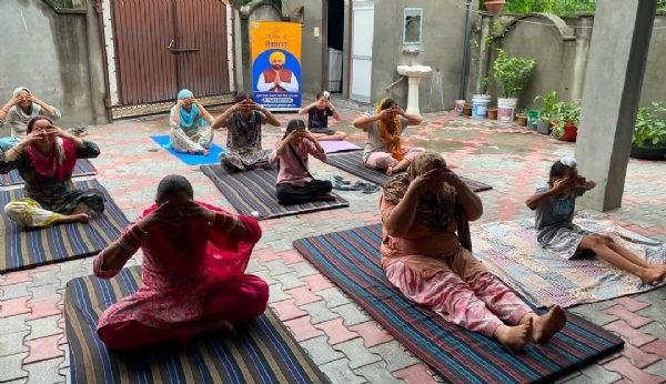 ਜ਼ਿਲ੍ਹੇ ਵਿਚ ਚੱਲ ਰਹੀ ਮੁਫ਼ਤ ਯੋਗ ਕਲਾਸ। ਜ਼ਿਲ੍ਹੇ ਵਿਚ ਚੱਲ ਰਹੀ ਮੁਫ਼ਤ ਯੋਗ ਕਲਾਸ।