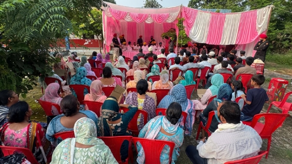 ਲੋਕ ਮਿਲਣੀ ਦੌਰਾਨ ਲੋਕਾਂ ਦੀਆਂ ਸਮੱਸਿਆਵਾਂ ਸੁਣਦੇ ਹੋਏ ਮੰਤਰੀ ਹਰਭਜਨ ਸਿੰਘ ਈ.ਟੀ.ਓ.।