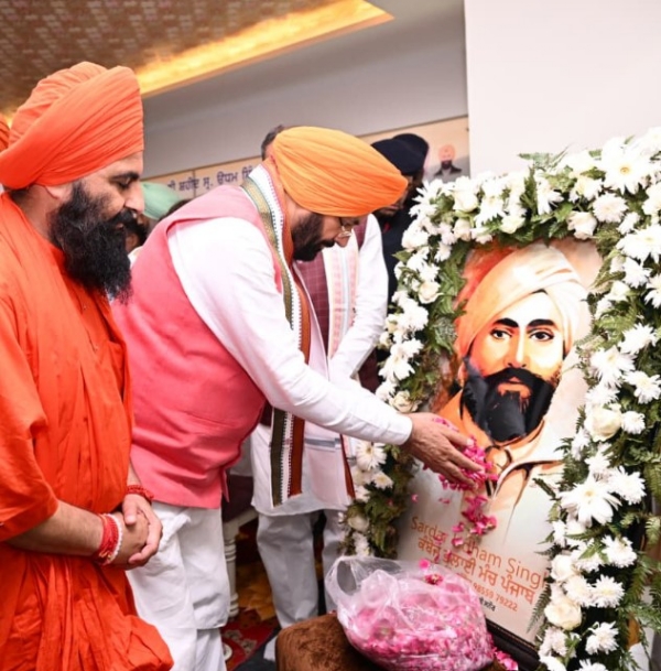 ਸ਼ਹੀਦ ਊਧਮ ਸਿੰਘ ਦੀ ਤਸਵੀਰ ਅੱਗੇ ਸ਼ਰਧਾ ਦੇ ਭੁੱਲ ਭੇਂਟ ਕਰਦੇ ਹੋਏ ਮੁੱਖ ਮੰਤਰੀ ਨਾਇਬ ਸਿੰਘ ਸੈਣੀ। ਸ਼ਹੀਦ ਊਧਮ ਸਿੰਘ ਦੀ ਤਸਵੀਰ ਅੱਗੇ ਸ਼ਰਧਾ ਦੇ ਭੁੱਲ ਭੇਂਟ ਕਰਦੇ ਹੋਏ ਮੁੱਖ ਮੰਤਰੀ ਨਾਇਬ ਸਿੰਘ ਸੈਣੀ।