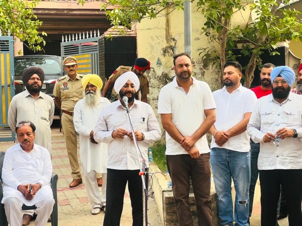 ਸੰਬੋਧਨ ਕਰਦੇ ਹੋਏ ਮੋਹਾਲੀ ਵਿਧਾਇਕ ਕੁਲਵੰਤ ਸਿੰਘ। ਸੰਬੋਧਨ ਕਰਦੇ ਹੋਏ ਮੋਹਾਲੀ ਵਿਧਾਇਕ ਕੁਲਵੰਤ ਸਿੰਘ।