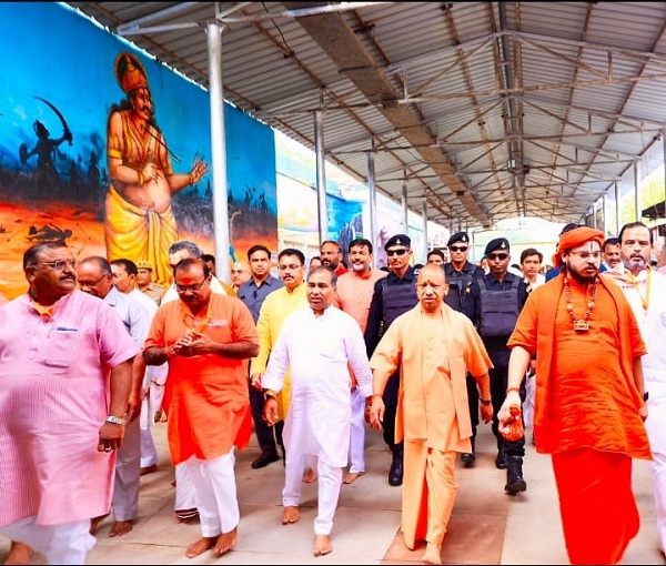 ਮੁੱਖ ਮੰਤਰੀ ਯੋਗੀ ਆਦਿੱਤਿਆਨਾਥ ਨੇ ਕਾਮਤਨਾਥ ਦੀ ਪੂਜਾ ਕਰਨ ਤੋਂ ਬਾਅਦ ਕਾਮਦਗਿਰੀ ਪਰਬਤ ਦੀ ਪਵਿੱਤਰ ਪਰਿਕਰਮਾ ਕੀਤੀ। ਮੁੱਖ ਮੰਤਰੀ ਯੋਗੀ ਆਦਿੱਤਿਆਨਾਥ ਨੇ ਕਾਮਤਨਾਥ ਦੀ ਪੂਜਾ ਕਰਨ ਤੋਂ ਬਾਅਦ ਕਾਮਦਗਿਰੀ ਪਰਬਤ ਦੀ ਪਵਿੱਤਰ ਪਰਿਕਰਮਾ ਕੀਤੀ।