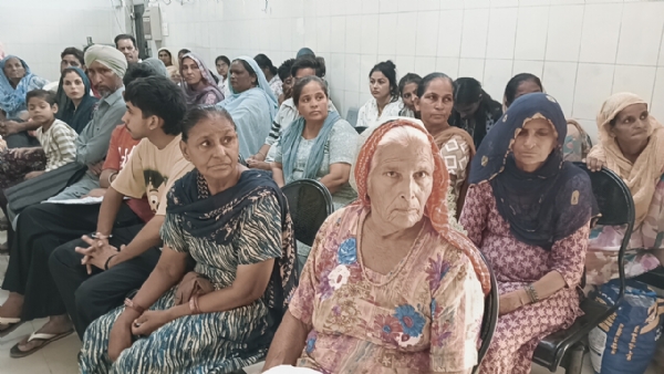 ਸੇਵਾ ਕੇਂਦਰ ਅਬੋਹਰ ਵਿਖੇ ਜਾਗਰੂਕਤਾ ਸੈਮੀਨਾਰ ’ਚ ਹਾਜ਼ਰ ਲੋਕ। ਸੇਵਾ ਕੇਂਦਰ ਅਬੋਹਰ ਵਿਖੇ ਜਾਗਰੂਕਤਾ ਸੈਮੀਨਾਰ ’ਚ ਹਾਜ਼ਰ ਲੋਕ।
