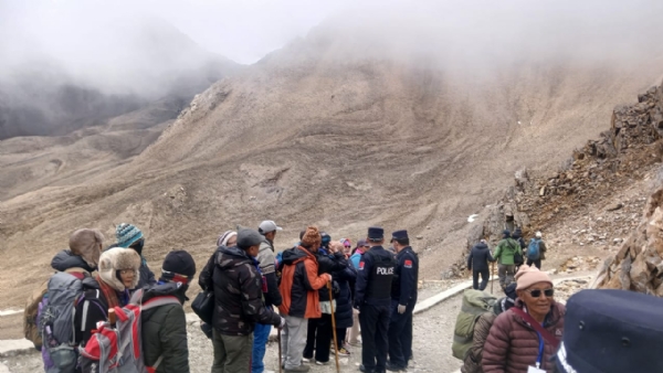 ਭਾਰਤੀ ਵਪਾਰੀਆਂ ਦਾ ਪਹਿਲਾ ਸਮੂਹ ਸਰਹੱਦੀ ਵਪਾਰ ਦੀ ਸ਼ੁਰੂਆਤ ਦੇ ਨਾਲ ਪਹੁੰਚਿਆ। ਭਾਰਤੀ ਵਪਾਰੀਆਂ ਦਾ ਪਹਿਲਾ ਸਮੂਹ ਸਰਹੱਦੀ ਵਪਾਰ ਦੀ ਸ਼ੁਰੂਆਤ ਦੇ ਨਾਲ ਪਹੁੰਚਿਆ।