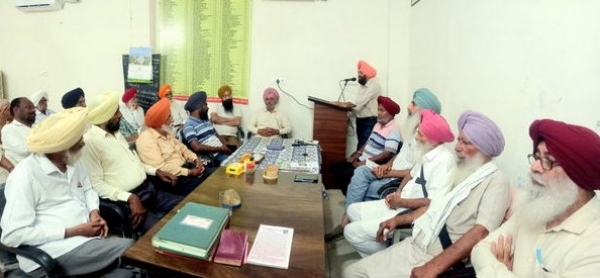 ਪੰਜਾਬ ਗੌਰਮਿੰਟ ਪੈਨਸ਼ਨਰਜ਼ ਐਸੋਸੀਏਸ਼ਨ ਦੀ ਮਾਸਿਕ ਮੀਟਿੰਗ ’ਚ ਸੰਬੋਧਨ ਕਰਦੇ ਹੋਏ ਪ੍ਰਧਾਨ ਕਰਮਜੀਤ ਸ਼ਰਮਾ।