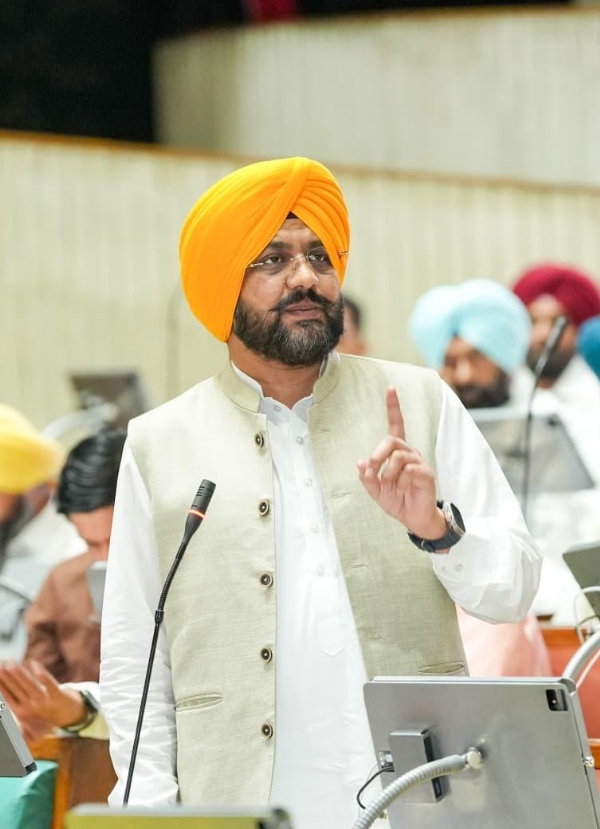 ਪੰਜਾਬ ਵਿਧਾਨ ਸਭਾ ਦੌਰਾਨ ਸੰਬੋਧਨ ਕਰਦੇ ਹੋਏ ਕੈਬਨਿਟ ਮੰਤਰੀ ਤਰੁਨਪ੍ਰੀਤ ਸਿੰਘ ਸੌਂਦ। ਪੰਜਾਬ ਵਿਧਾਨ ਸਭਾ ਦੌਰਾਨ ਸੰਬੋਧਨ ਕਰਦੇ ਹੋਏ ਕੈਬਨਿਟ ਮੰਤਰੀ ਤਰੁਨਪ੍ਰੀਤ ਸਿੰਘ ਸੌਂਦ।