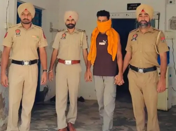 ਪੁਲਿਸ ਹਿਰਾਸਤ ’ਚ ਮੁਲਜ਼ਮ। ਪੁਲਿਸ ਹਿਰਾਸਤ ’ਚ ਮੁਲਜ਼ਮ।