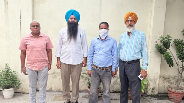 ਪੰਜਾਬ ਵਿਜੀਲੈਂਸ ਬਿਊਰੋ ਦੀ ਹਿਰਾਸਤ ’ਚ ਪਟਵਾਰੀ ਪੁਨੀਤ ਕੁਮਾਰ ਯਾਦਵ ।