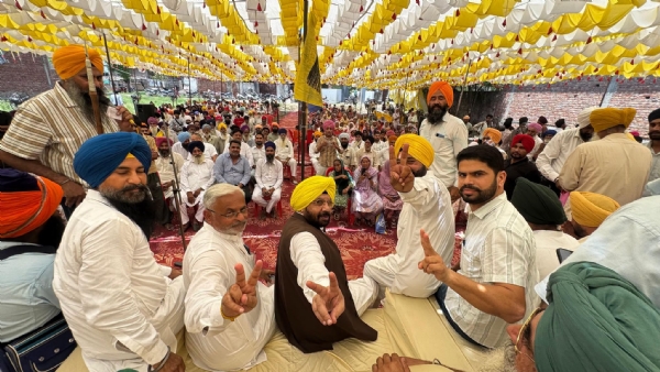 ਲੋਕ ਮਿਲਣੀ ਦੌਰਾਨ ਮੰਤਰੀ ਹਰਭਜਨ ਸਿੰਘ ਈ.ਟੀ.ਓ.।
