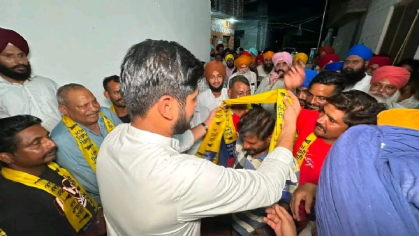 ਆਮ ਆਦਮੀ ਪਾਰਟੀ ’ਚ ਸ਼ਾਮਲ ਕਰਦੇ ਹੋਏ ਵਿਧਾਇਕ ਸ਼ੈਰੀ ਕਲਸੀ। ਆਮ ਆਦਮੀ ਪਾਰਟੀ ’ਚ ਸ਼ਾਮਲ ਕਰਦੇ ਹੋਏ ਵਿਧਾਇਕ ਸ਼ੈਰੀ ਕਲਸੀ।