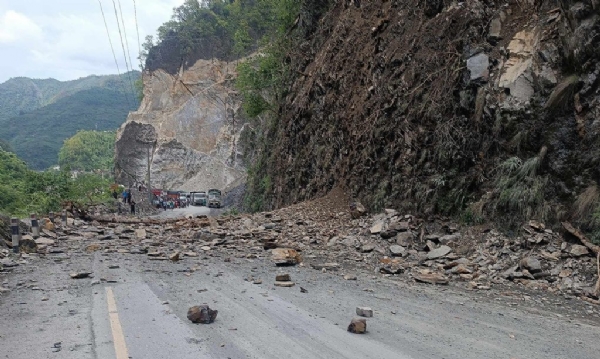 ਨੇਪਾਲ ਵਿੱਚ ਮੀਂਹ ਕਾਰਨ ਕਈ ਹਾਈਵੇਅ ਪ੍ਰਭਾਵਿਤ ਹਨ ਨੇਪਾਲ ਵਿੱਚ ਮੀਂਹ ਕਾਰਨ ਕਈ ਹਾਈਵੇਅ ਪ੍ਰਭਾਵਿਤ ਹਨ