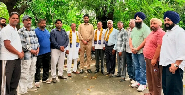 ਆਮ ਆਦਮੀ ਪਾਰਟੀ ’ਚ ਸ਼ਾਮਲ ਕਰਦੇ ਹੋਏ ਵਿਧਾਇਕ ਸ਼ੈਰੀ ਕਲਸੀ।