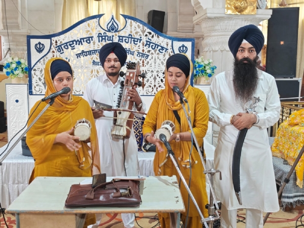 ਸਮਾਗਮ ਦੌਰਾਨ ਵਾਰਾਂ ਸੁਣਾਉਂਦਾ ਹੋਇਆ ਢਾਡੀ ਜੱਥਾ।
