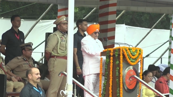 ਪੰਜਾਬ ਦੇ ਰਾਜਪਾਲ ਅਤੇ ਚੰਡੀਗੜ੍ਹ ਦੇ ਪ੍ਰਸ਼ਾਸਕ ਗੁਲਾਬ ਚੰਦ ਕਟਾਰੀਆ ਸੰਬੋਧਨ ਕਰਦੇ ਹੋਏ। ਪੰਜਾਬ ਦੇ ਰਾਜਪਾਲ ਅਤੇ ਚੰਡੀਗੜ੍ਹ ਦੇ ਪ੍ਰਸ਼ਾਸਕ ਗੁਲਾਬ ਚੰਦ ਕਟਾਰੀਆ ਸੰਬੋਧਨ ਕਰਦੇ ਹੋਏ।