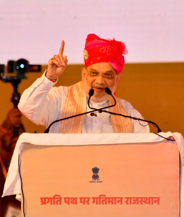 ਅਮਿਤ ਸ਼ਾਹ ਇਕੱਠ ਨੂੰ ਸੰਬੋਧਨ ਕਰਦੇ ਹੋਏ