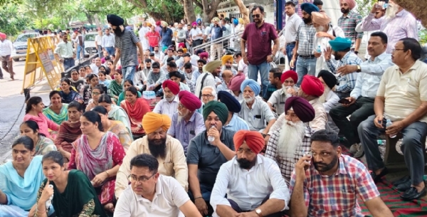 ਹੜਤਾਲ ’ਤੇ ਬੈਠੇ ਮਨਿਸਟੀਰੀਅਲ ਕਾਮੇ