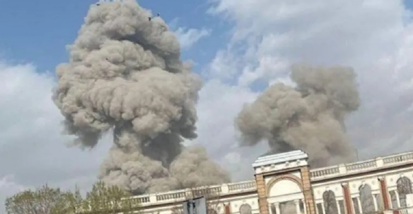 ਅਮਰੀਕਾ ਅਤੇ ਇਜ਼ਰਾਈਲ ਨੇ 28 ਫਰਵਰੀ ਨੂੰ ਈਰਾਨ ਵਿਰੁੱਧ ਇੱਕ ਤਾਲਮੇਲ ਵਾਲਾ ਫੌਜੀ ਹਮਲਾ ਸ਼ੁਰੂ ਕੀਤਾ ਸੀ। ਇਸ ਹਮਲੇ ਦੌਰਾਨ, ਰਾਜਧਾਨੀ ਤਹਿਰਾਨ ਵਿੱਚ ਹਸਨ ਅਬਾਦ ਚੌਕ ਦੇ ਨੇੜੇ ਧਮਾਕਾ ਅਤੇ ਅੱਗ ਲੱਗ ਗਈ। ਫਾਈਲ ਫੋਟੋ: ਇੰਟਰਨੈੱਟ ਮੀਡੀਆ ਅਮਰੀਕਾ ਅਤੇ ਇਜ਼ਰਾਈਲ ਨੇ 28 ਫਰਵਰੀ ਨੂੰ ਈਰਾਨ ਵਿਰੁੱਧ ਇੱਕ ਤਾਲਮੇਲ ਵਾਲਾ ਫੌਜੀ ਹਮਲਾ ਸ਼ੁਰੂ ਕੀਤਾ ਸੀ। ਇਸ ਹਮਲੇ ਦੌਰਾਨ, ਰਾਜਧਾਨੀ ਤਹਿਰਾਨ ਵਿੱਚ ਹਸਨ ਅਬਾਦ ਚੌਕ ਦੇ ਨੇੜੇ ਧਮਾਕਾ ਅਤੇ ਅੱਗ ਲੱਗ ਗਈ। ਫਾਈਲ ਫੋਟੋ: ਇੰਟਰਨੈੱਟ ਮੀਡੀਆ