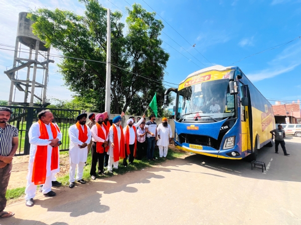 ਮੋਹਾਲੀ ਵਿਧਾਇਕ ਕੁਲਵੰਤ ਸਿੰਘ ਬੱਸਾਂ ਰਵਾਨਾ ਕਰਦੇ ਹੋਏ। ਮੋਹਾਲੀ ਵਿਧਾਇਕ ਕੁਲਵੰਤ ਸਿੰਘ ਬੱਸਾਂ ਰਵਾਨਾ ਕਰਦੇ ਹੋਏ।
