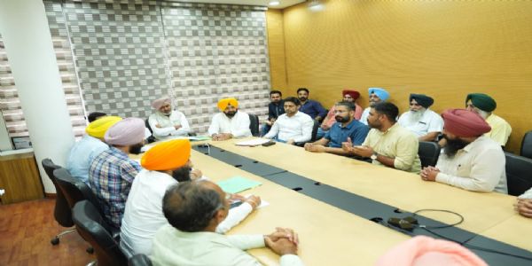 ਮਾਲ ਵਿਭਾਗ ਦੇ ਫੀਲਡ ਸਟਾਫ਼ ਦੀਆਂ ਮੰਗਾਂ ਦੇ ਹੱਲ ਲਈ ਸਾਂਝੀ ਕਮੇਟੀ ਬਣਾਉਣ ਦੇ ਨਿਰਦੇਸ਼