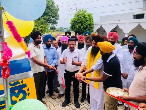 ਜਿੰਮ ਦਾ ਉਦਘਾਟਨ ਕਰਦੇ ਹੋਏ ਲੋਕ ਸਭਾ ਮੈਂਬਰ ਮਾਲਵਿੰਦਰ ਸਿੰਘ ਕੰਗ ।