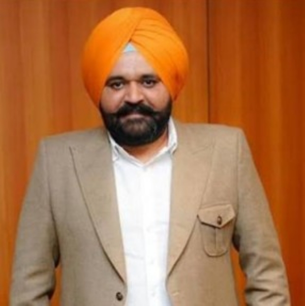ਮੁੱਖ ਮੰਤਰੀ ਭਗਵੰਤ ਮਾਨ ਦੇ ਓਐੱਸਡੀ ਰਾਜਬੀਰ ਸਿੰਘ ਘੁੰਮਣ ਮੁੱਖ ਮੰਤਰੀ ਭਗਵੰਤ ਮਾਨ ਦੇ ਓਐੱਸਡੀ ਰਾਜਬੀਰ ਸਿੰਘ ਘੁੰਮਣ