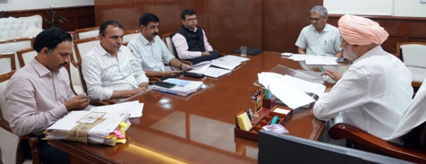 हरियाणा के कृषि मंत्री वाटर सिक्याेर हरियाणा कार्यक्रम के लिए बैठक करते हुए हरियाणा के कृषि मंत्री वाटर सिक्याेर हरियाणा कार्यक्रम के लिए बैठक करते हुए