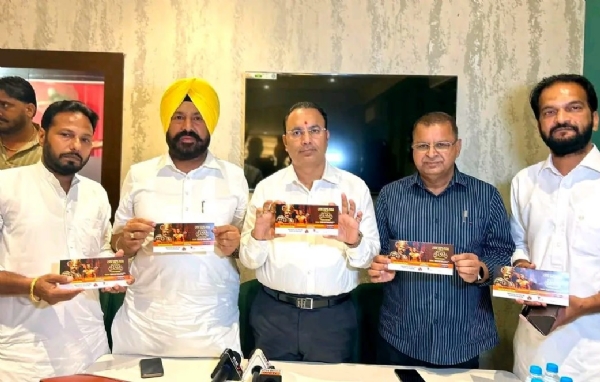 ਜਾਣਕਾਰੀ ਦਿੰਦੇ ਹੋਏ ਨੀਲ ਗਰਗ ਅਤੇ ਹੋਰ। ਜਾਣਕਾਰੀ ਦਿੰਦੇ ਹੋਏ ਨੀਲ ਗਰਗ ਅਤੇ ਹੋਰ।
