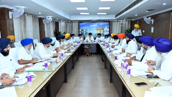 ਐਸਜੀਪੀਸੀ ਦੀ ਅੰਤ੍ਰਿੰਗ ਕਮੇਟੀ ਦੀ ਮੀਟਿੰਗ ਦੀ ਅਗਵਾਈ ਕਰਦੇ ਹੋਏ ਪ੍ਰਧਾਨ ਹਰਜਿੰਦਰ ਸਿੰਘ ਧਾਮੀ। ਐਸਜੀਪੀਸੀ ਦੀ ਅੰਤ੍ਰਿੰਗ ਕਮੇਟੀ ਦੀ ਮੀਟਿੰਗ ਦੀ ਅਗਵਾਈ ਕਰਦੇ ਹੋਏ ਪ੍ਰਧਾਨ ਹਰਜਿੰਦਰ ਸਿੰਘ ਧਾਮੀ।
