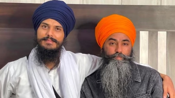 ਸੰਸਦ ਮੈਂਬਰ ਅਤੇ ਪਾਰਟੀ ਮੁਖੀ ਭਾਈ ਅੰਮ੍ਰਿਤਪਾਲ ਸਿੰਘ ਤੇ ਮਜੀਠਾ ਤੋਂ ਉਮੀਦਵਾਰ ਪਪਲਪ੍ਰੀਤ ਸਿੰਘ।