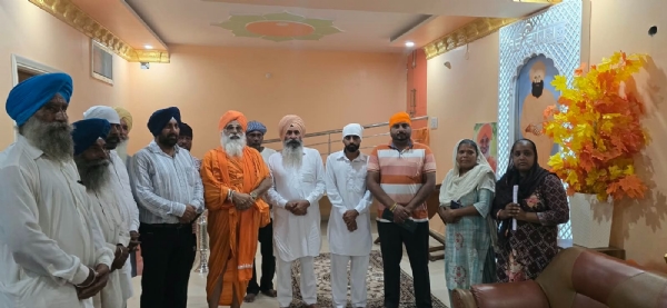 ਰਾਜ ਸਭਾ ਮੈਂਬਰ ਸੰਤ ਸੀਚੇਵਾਲ ਪੀੜਤ ਪਰਿਵਾਰਾਂ ਨਾਲ ਮੀਡੀਆ ਨੂੰ ਜਾਣਕਾਰੀ ਦਿੰਦੇ ਹੋਏ।