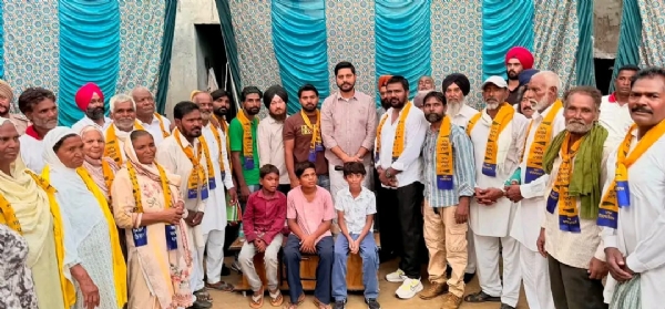 ਆਪ ’ਚ ਸ਼ਾਮਲ ਕਰਦੇ ਹੋਏ ਪੰਜਾਬ ਦੇ ਕਾਰਜਕਾਰੀ ਪ੍ਰਧਾਨ ਅਤੇ ਬਟਾਲਾ ਤੋਂ ਵਿਧਾਇਕ ਅਮਨਸ਼ੇਰ ਸਿੰਘ ਸ਼ੈਰੀ ਕਲਸੀ