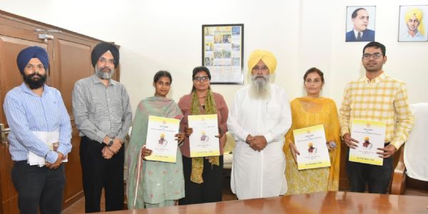 ਗੁਰਮੀਤ ਸਿੰਘ ਖੁੱਡੀਆਂ ਨੇ ਪਸ਼ੂ ਪਾਲਣ ਵਿਭਾਗ ਵਿੱਚ ਚਾਰ ਨਵ-ਨਿਯੁਕਤ ਉਮੀਦਵਾਰਾਂ ਨੂੰ ਸੌਂਪੇ ਨਿਯੁਕਤੀ ਪੱਤਰ