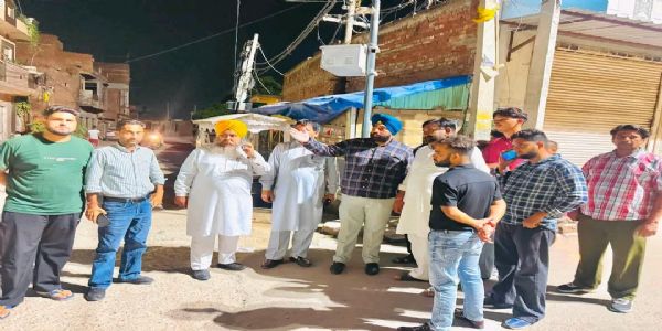 ਮੇਅਰ ਭੁਪਿੰਦਰ ਸਿੰਘ ਬਾਜਵਾ ਨੇ ਗੁਰਦੁਆਰਾ ਸ੍ਰੀ ਕੰਧ ਸਾਹਿਬ ਨੂੰ ਜਾਣ ਵਾਲੀਆਂ ਗਲੀਆਂ ਦੇ ਵਿਕਾਸ ਕਾਰਜਾਂ ਦਾ ਲਿਆ ਜਾਇਜ਼ਾ