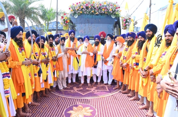 ਮੀਰੀ-ਪੀਰੀ ਖ਼ਾਲਸਾ ਮਾਰਚ ਬਰਨਾਲਾ ਤੋਂ ਅਗਲੇ ਪੜਾਅ ਲਈ ਰਵਾਨਾ ਹੁੰਦਾ ਹੋਇਆ।