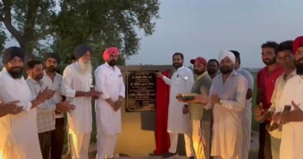 ਫਾਜ਼ਿਲਕਾ ਦੇ ਵਿਧਾਇਕ ਨਰਿੰਦਰਪਾਲ ਸਿੰਘ ਸਵਨਾ ਉਦਘਾਟਨ ਕਰਦੇ ਹੋਏ। ਫਾਜ਼ਿਲਕਾ ਦੇ ਵਿਧਾਇਕ ਨਰਿੰਦਰਪਾਲ ਸਿੰਘ ਸਵਨਾ ਉਦਘਾਟਨ ਕਰਦੇ ਹੋਏ।