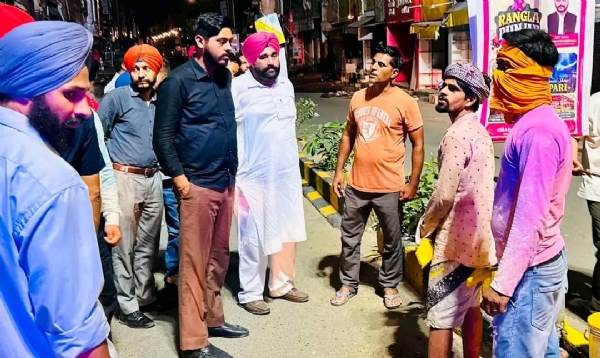 ਦੇਰ ਰਾਤ ਵਿਕਾਸ ਕਾਰਜਾਂ ਦਾ ਜਾਇਜਾ ਲੈਂਦੇ ਹੋਏ ਵਿਧਾਇਕ ਸ਼ੈਰੀ ਕਲਸੀ ਦੇਰ ਰਾਤ ਵਿਕਾਸ ਕਾਰਜਾਂ ਦਾ ਜਾਇਜਾ ਲੈਂਦੇ ਹੋਏ ਵਿਧਾਇਕ ਸ਼ੈਰੀ ਕਲਸੀ