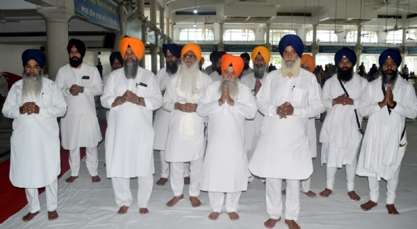 ਸ਼੍ਰੋਮਣੀ ਕਮੇਟੀ ਵੱਲੋਂ ਬੰਦੀ ਸਿੰਘਾਂ ਦੀ ਰਿਹਾਈ ਲਈ ਸ੍ਰੀ ਅਖੰਡ ਪਾਠ ਸਾਹਿਬ ਦੀ ਆਰੰਭਾ ਦੀ ਅਰਦਾਸ ’ਚ ਸ਼ਾਮਲ ਸੰਗਤ। ਸ਼੍ਰੋਮਣੀ ਕਮੇਟੀ ਵੱਲੋਂ ਬੰਦੀ ਸਿੰਘਾਂ ਦੀ ਰਿਹਾਈ ਲਈ ਸ੍ਰੀ ਅਖੰਡ ਪਾਠ ਸਾਹਿਬ ਦੀ ਆਰੰਭਾ ਦੀ ਅਰਦਾਸ ’ਚ ਸ਼ਾਮਲ ਸੰਗਤ।