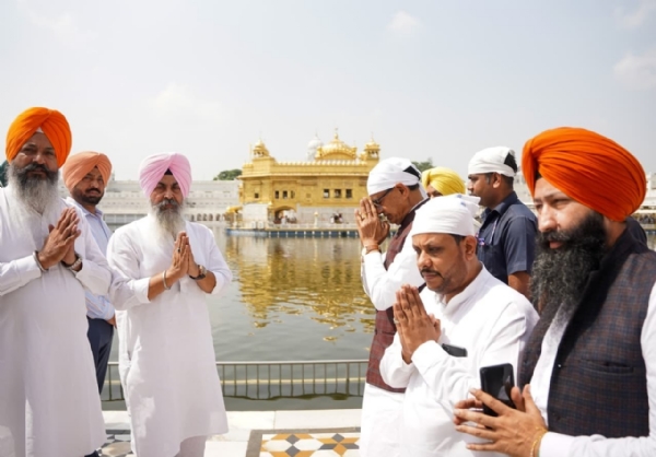 ਦਰਬਾਰ ਸਾਹਿਬ ਵਿਖੇ ਮੱਥਾ ਟੇਕਣ ਪਹੁੰਚੇ ਕੇਂਦਰੀ ਖੇਤੀਬਾੜੀ ਮੰਤਰੀ ਸ਼ਿਵਰਾਜ ਚੌਹਾਨ