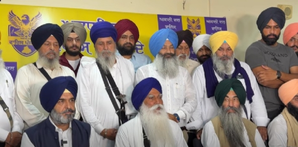 ਅਕਾਲੀ ਦਲ ਵਾਰਿਸ ਪੰਜਾਬ ਦੇ ਕਾਰਜਕਾਰੀ ਪ੍ਰਧਾਨ ਬਾਪੂ ਤਰਸੇਮ ਸਿੰਘ ਜਾਣਕਾਰੀ ਦਿੰਦੇ ਹੋਏ। ਅਕਾਲੀ ਦਲ ਵਾਰਿਸ ਪੰਜਾਬ ਦੇ ਕਾਰਜਕਾਰੀ ਪ੍ਰਧਾਨ ਬਾਪੂ ਤਰਸੇਮ ਸਿੰਘ ਜਾਣਕਾਰੀ ਦਿੰਦੇ ਹੋਏ।