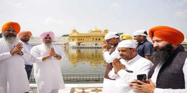 ਕੇਂਦਰੀ ਖੇਤੀਬਾੜੀ ਮੰਤਰੀ ਸ਼ਿਵਰਾਜ ਚੌਹਾਨ ਨੇ ਦਰਬਾਰ ਸਾਹਿਬ ਵਿਖੇ ਟੇਕਿਆ ਮੱਥਾ