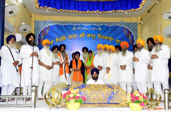 ਅਰਦਾਸ ’ਚ ਸ਼ਾਮਲ ਸੰਗਤ।