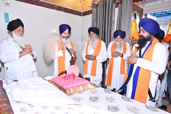ਗੁਰਦੁਆਰਾ ਸਾਹਿਬ ਪਾਤਸ਼ਾਹੀ ਨੌਵੀਂ, ਕਰਹਾਲੀ ਪਟਿਆਲਾ ਤੋਂ ਮੀਰੀ ਪੀਰੀ ਮਾਰਚ ਦੀ ਸ਼ੁਰੂਆਤ ਮੌਕੇ ਅਰਦਾਸ ਕਰਦੇ ਹੋਏ ਸਿੰਘ ਸਾਹਿਬ।