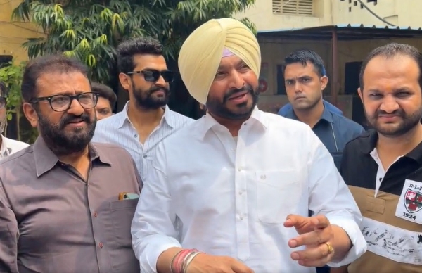 ਸਾਬਕਾ ਕੇਂਦਰੀ ਰਾਜ ਮੰਤਰੀ ਰਵਨੀਤ ਸਿੰਘ ਬਿੱਟੂ ਸਕੂਲ ਦਾ ਜਾਇਜਾ ਲੈਂਦੇ ਹੋਏ।